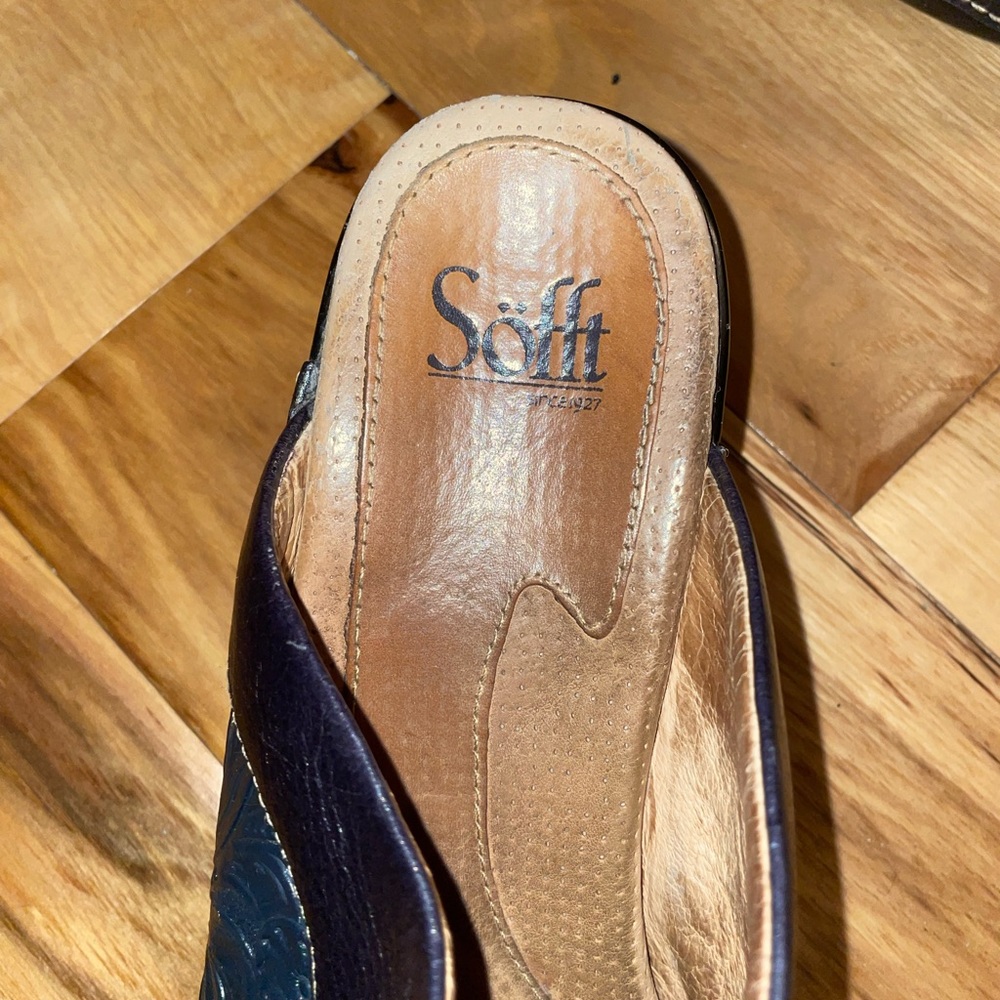 Sofft Women's Dark Embossed Mules - Picture 4 of 5